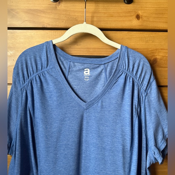 NWOT! Avenue Blue V-Neck T-Shirt / 26/28 - Picture 5 of 10
